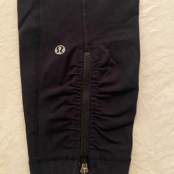 COPY - Lululemon Capri - Picture 4 of 7